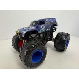 Monster Jam Fire & Ice Grave Digger 1:64 Diecast Monster Truck